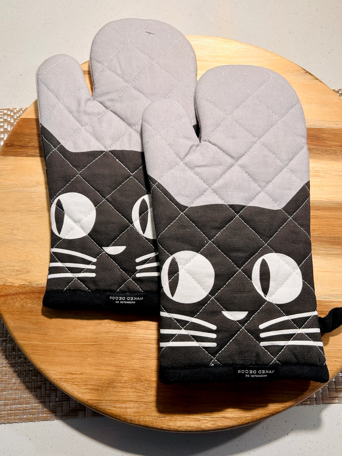 Big Eyes Black Cat Oven Mitt