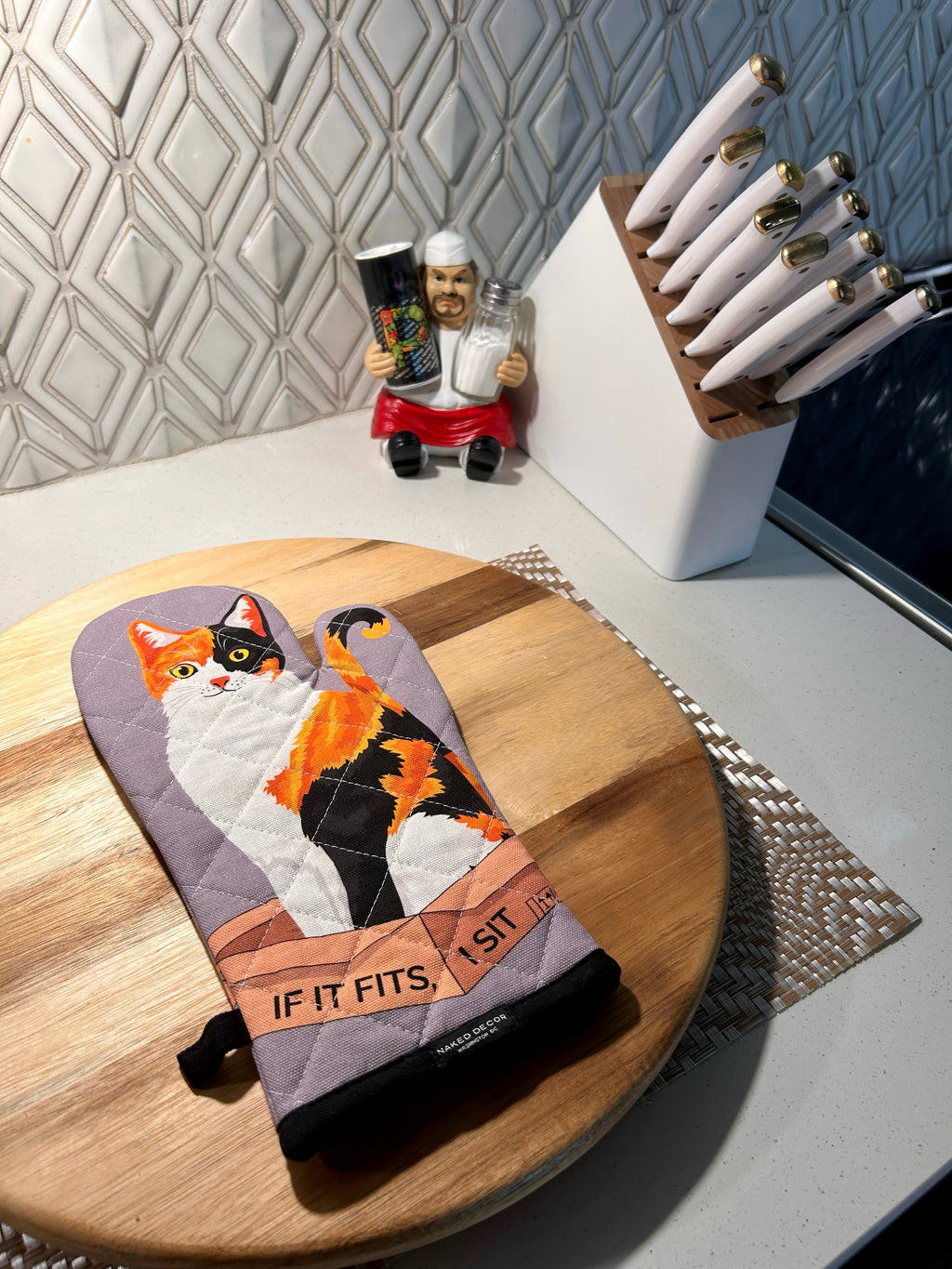 "If It Fits, I Sit" Calico Cat Oven Mitt